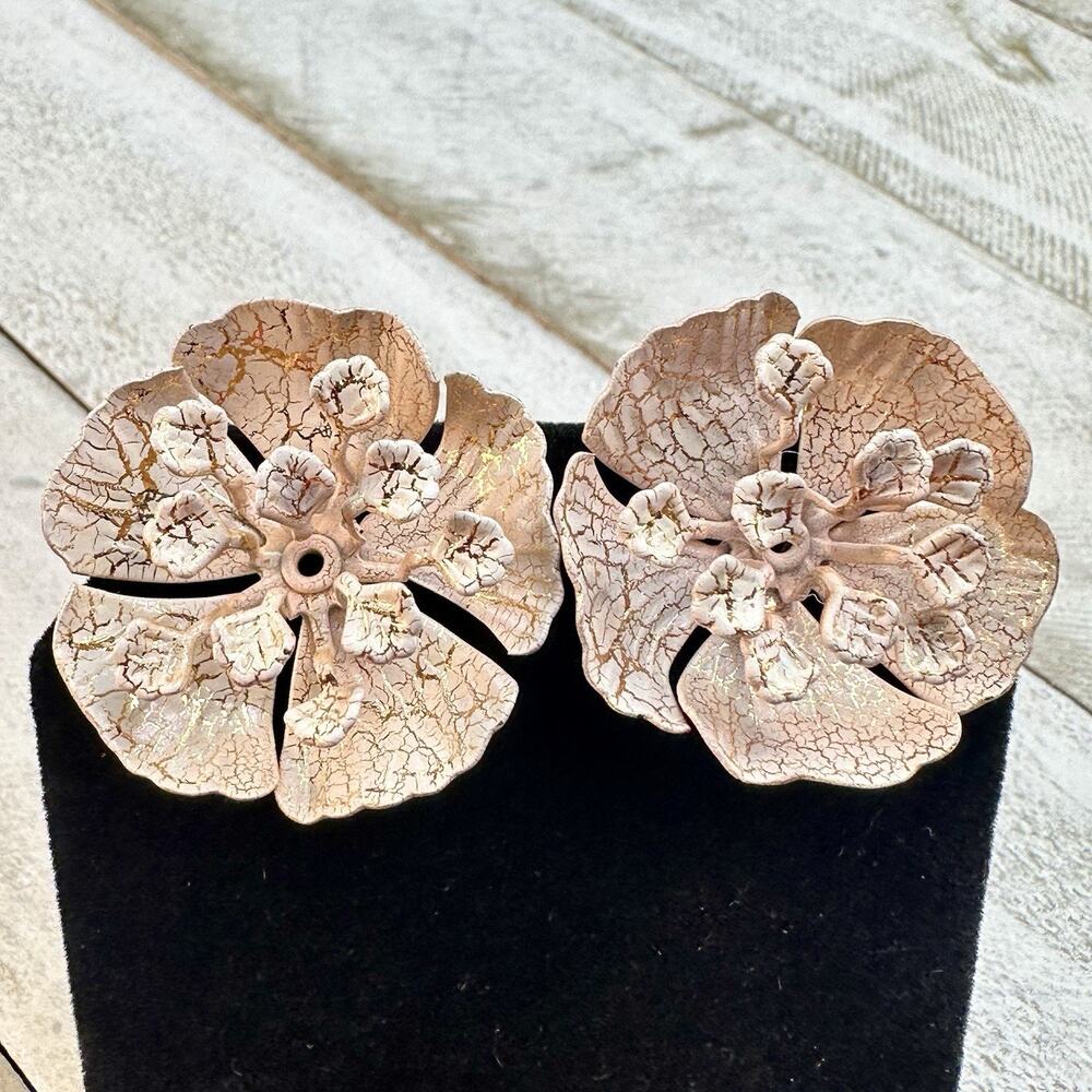 Vintage Floral Cream Metallic Crackle Enamel Chunky Gold Tone Clip On Earrings